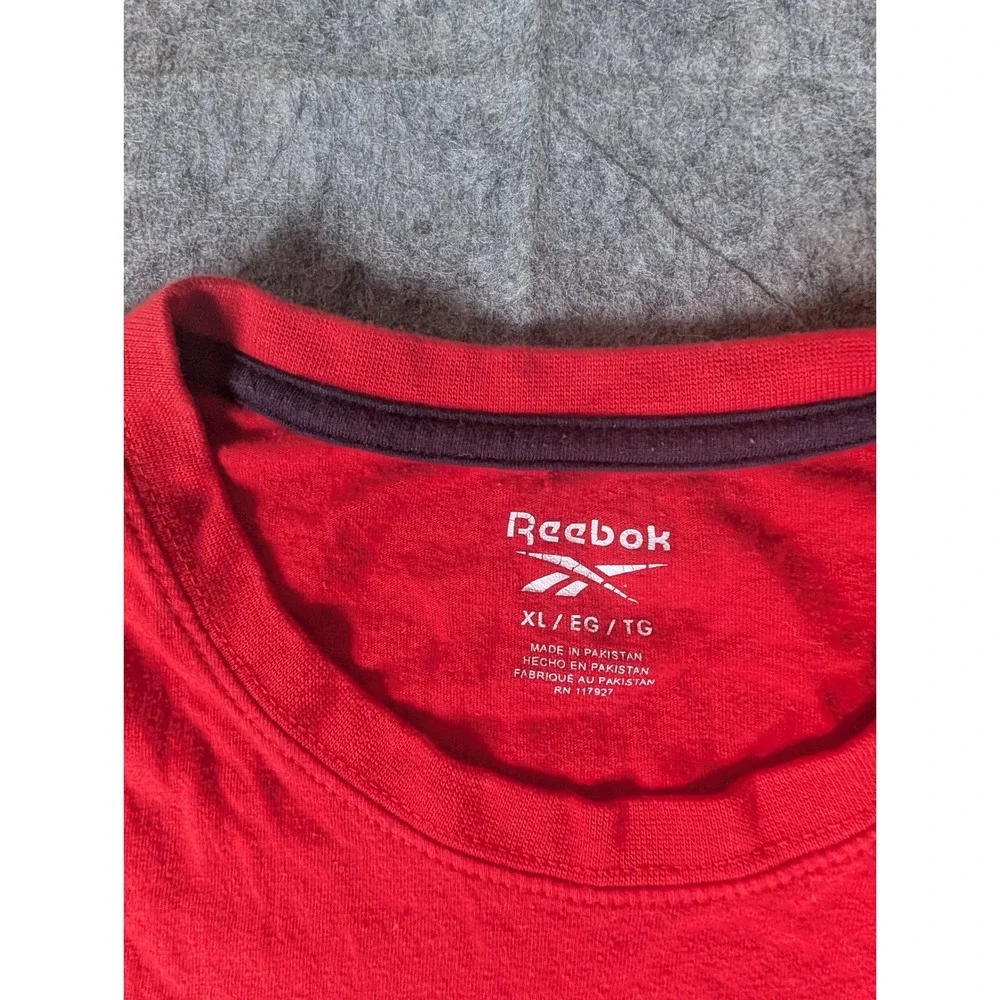 Reebok Mens XL Red Graphic T-Shirt Short Sleeve Vertical Logo‎ Crew Neck Tee